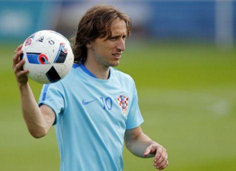 德罗西取热那亚生涯首胜，率队时隔239天再次意甲主场赢球